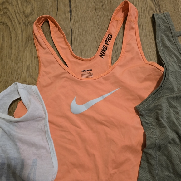 Assorted Women's Tank Tops - Picture 4 of 12